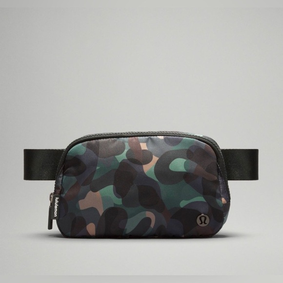 NEW LULULEMON EVERYWHERE BELT BAG FLUCTUATE MIDI TEAL MULTI / BLACKENED PINE - Picture 1 of 8